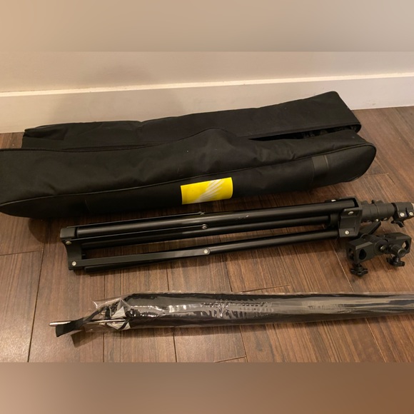 Nikon Pro Umbrella Lighting Kit - Picture 5 of 6